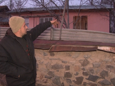 Köye inen ayılar üreticileri tedirgin ediyor