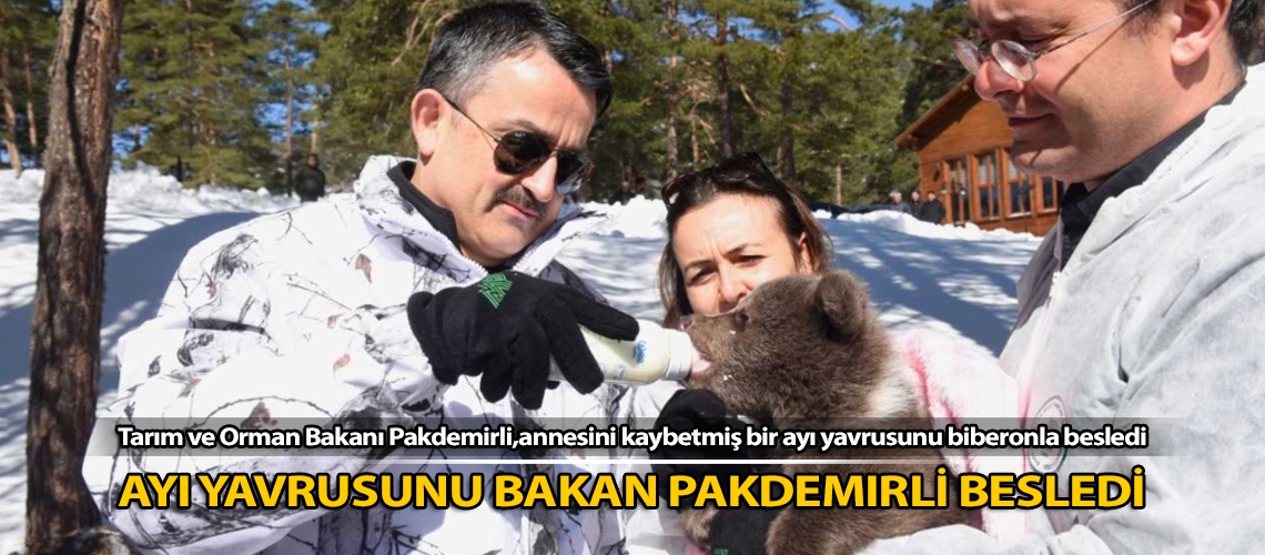 Ayı yavrusunu Bakan Pakdemirli besledi