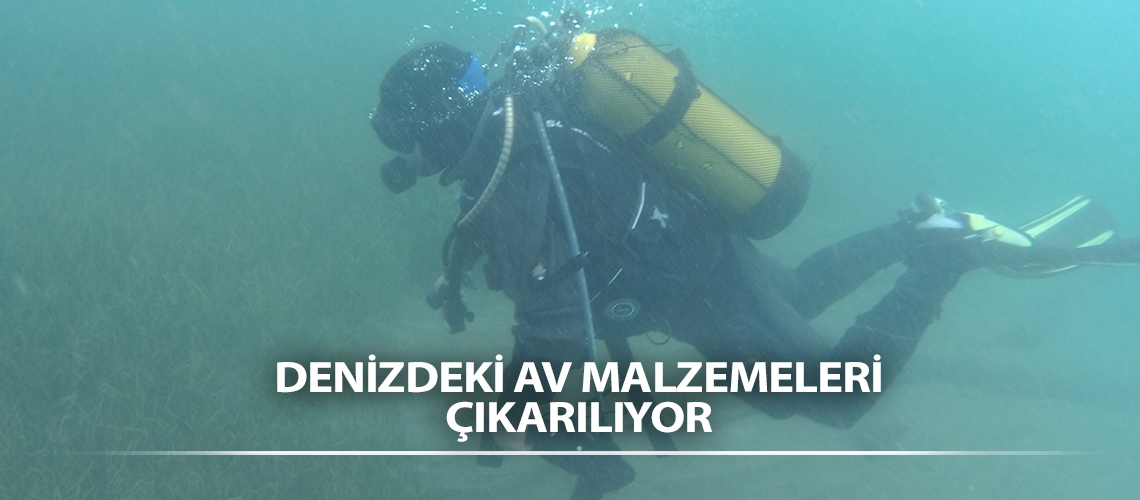 Denizdeki av malzemeleri çıkarılıyor