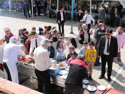 Çocuklar balık burgerle tanıştı