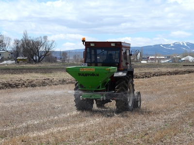 Çiftçiler tohumlarını toprakla buluşturdular