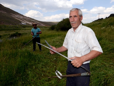 Çiftçiler kışlık ot mesaisinde