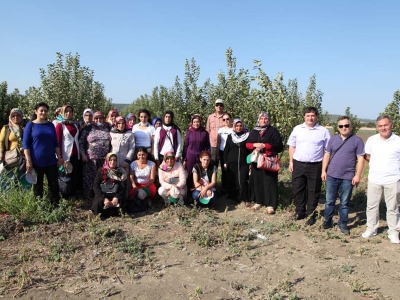 Genç girişimci kadın çiftçiler tesisleri inceledi