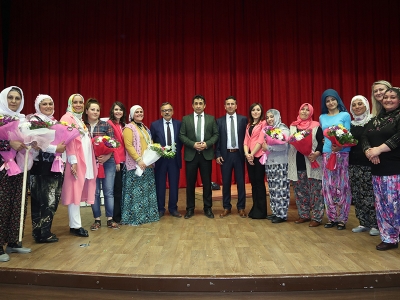 Çiftçi kadınlar sahnede