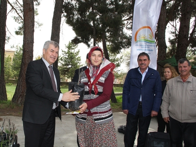 Gönenli çiftçilere ceviz fidanı desteği