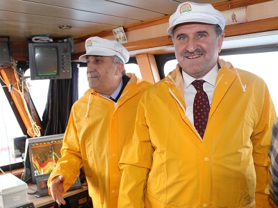 Bakan Fakıbaba balık avına çıktı