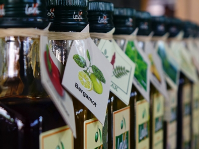 Yeşil çaylı, portakallı zeytinyağı üretiyorlar