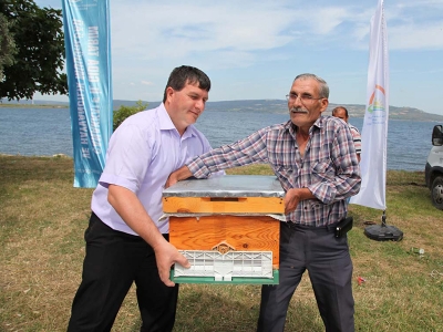 Çanakkale’de arılı kovan dağıtımı başladı