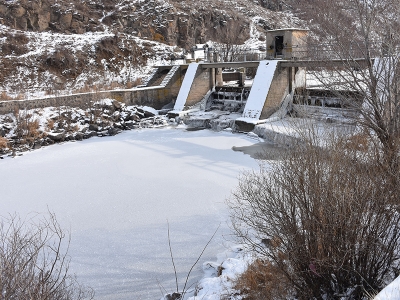 Soğuk hava barajı dondurdu