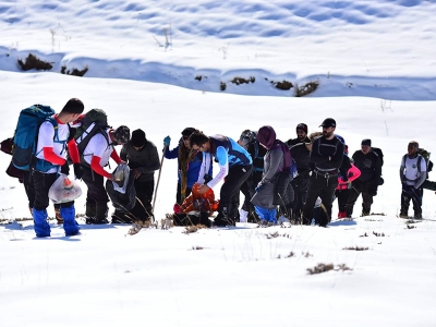 Yaz kış demeden yaban hayatına destek sürüyor