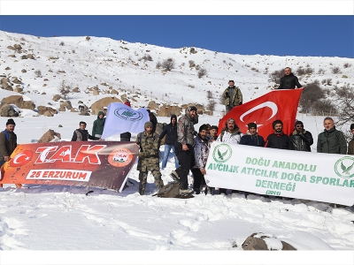 Avcılar 8 ton yemi keklikler için doğaya bıraktı