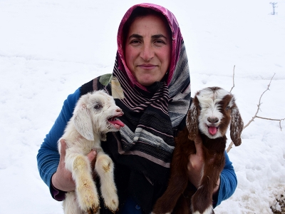 Köyde kadınların işi kışın da zor