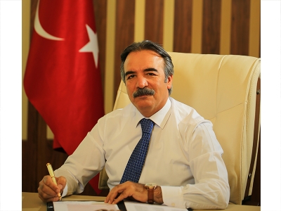 Rektör oldu ama çiftçilikten kopamadı