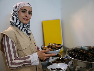 Suriyeli ve Türk kadınlar midye dolma üretecek