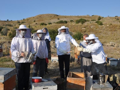 Kütahya’da ilk bal hasadı törenle yapıldı