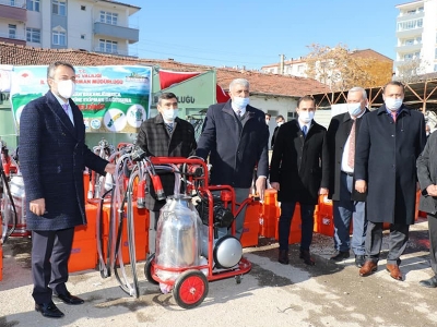 Elazığ'da besicilere makine ekipman desteği