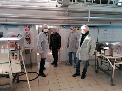 Su ürünleri işlenirken de denetleniyor