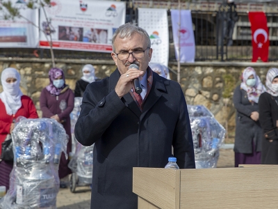 Kadın üreticilere makine ve yem desteği