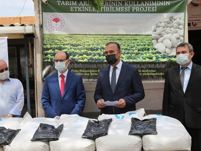 Tohumlar tarlaya ekiliyor, araziler tarıma kazandırılıyor