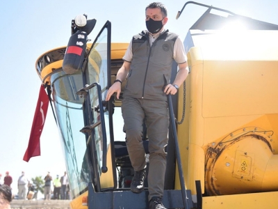 Bakan Pakdemirli buğday hasadına katıldı