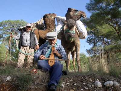 Muğla’da yörüklerin develi eşekli göçü